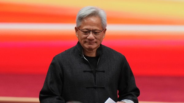 众豪配资 当黄仁勋换上唐装